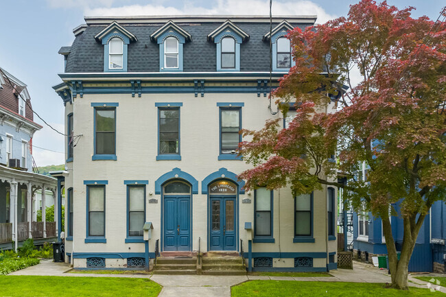 Beautiful colonial-style homes along Mineral Spring Rd are in District 8, PA.