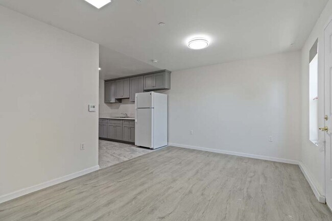 11808 Hart St unit 103, Los Angeles, CA 91605 - photo 7