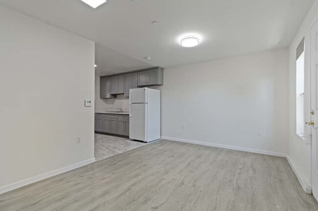 11808 Hart St unit 301, Los Angeles, CA 91605 - photo 7