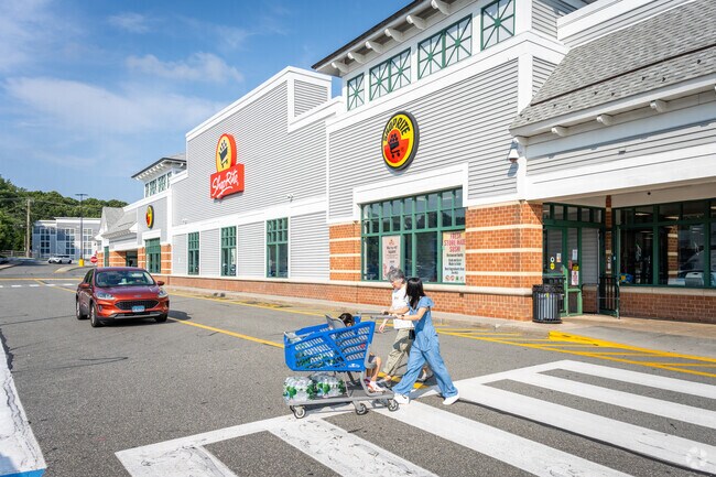 Shop Rite in New London Mall is the go to for convenient supermarket trips close to Riverside.