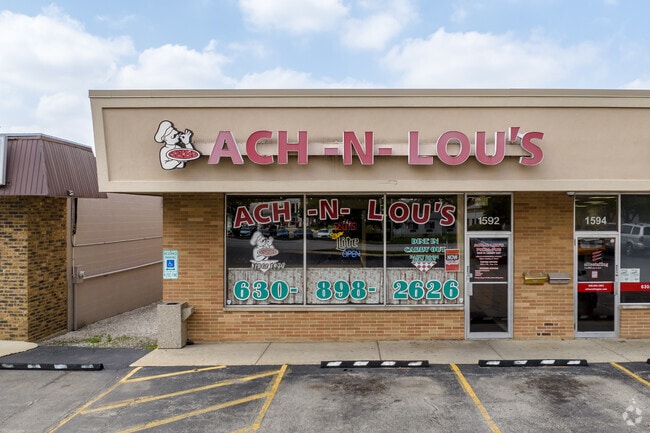 Ach-N-Lou’s Pizza Pub is one of the nearby eateries in Indian Creek.