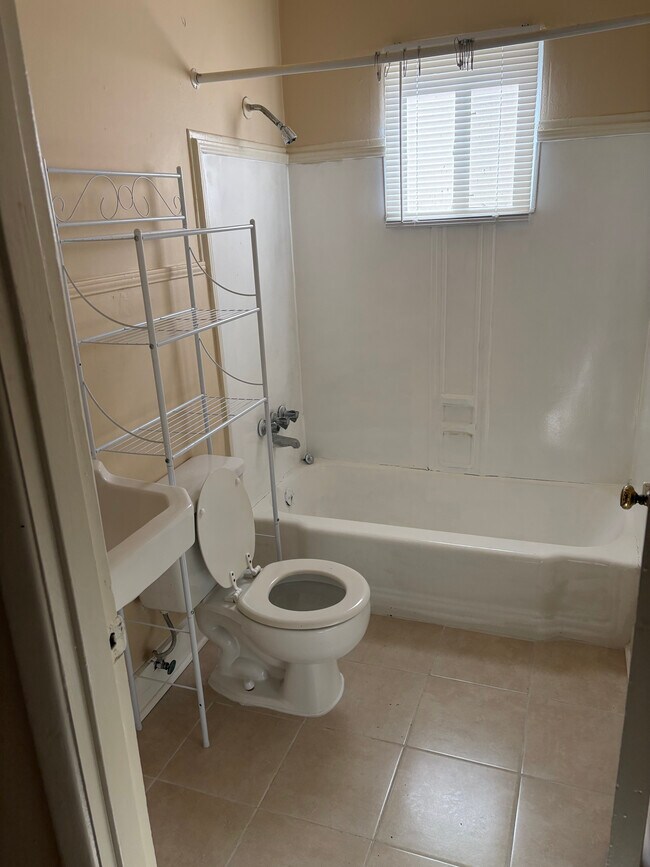 237 15th Ave SW, Birmingham, AL 35211 - photo 6