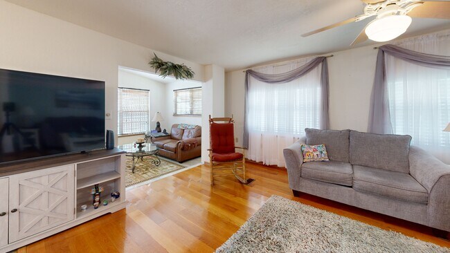 904 Thrush Cir, Sebastian, FL 32976 - photo 2