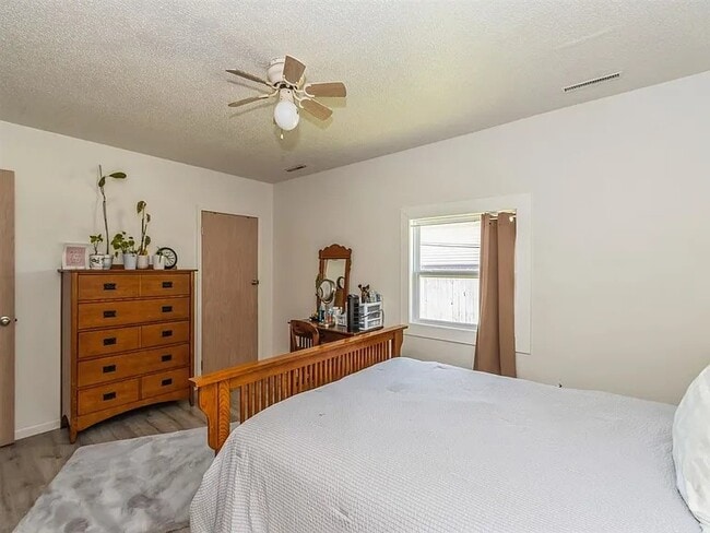 320 S 4th St unit West Branch, West Branch, IA 52358 - photo 3