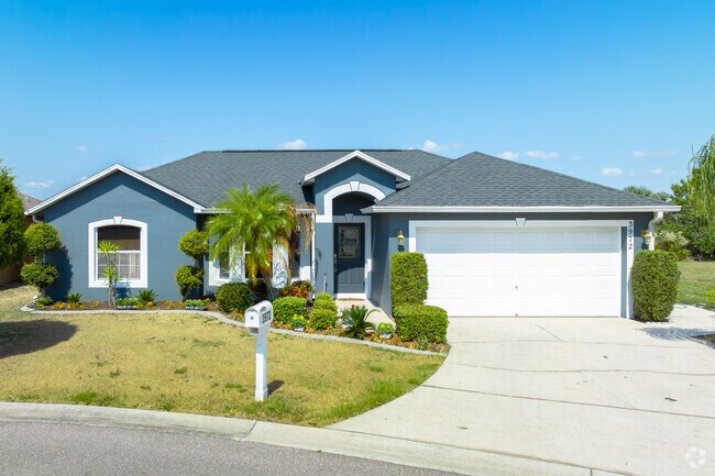 Newer homes with more modern features can be found throughout the City of Bartow Florida.