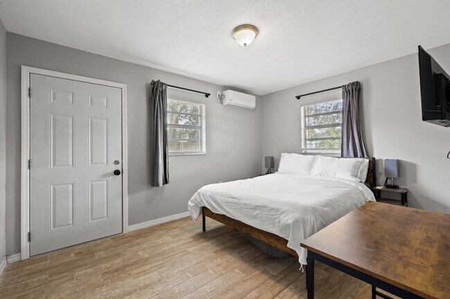 4323 E Henry Ave unit ID1244348P, Tampa, FL 33610 - photo 6