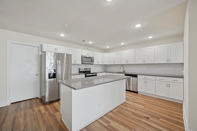 1519 N Sydenham St unit B, Philadelphia, PA 19121 - photo 7