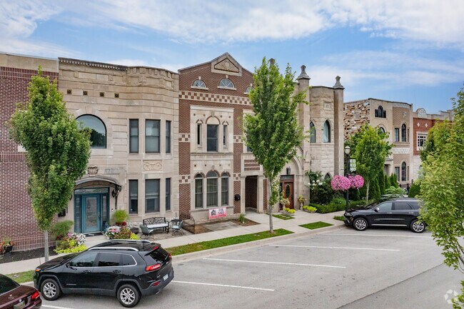 This is a row of townhomes that were constructed in 2017 in Downtown Kokomo.
