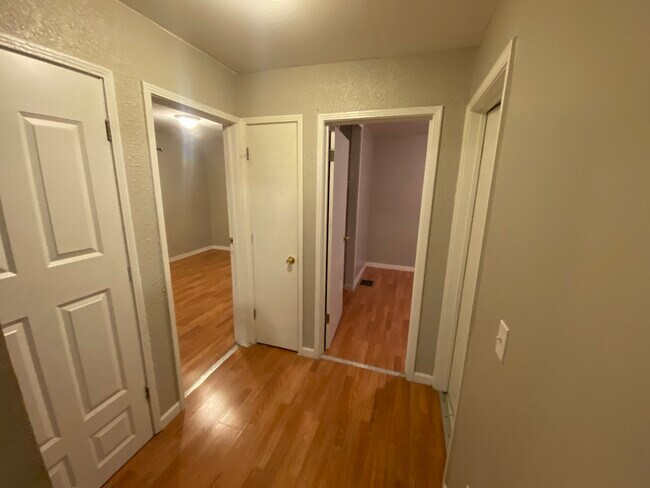 1090 Elda Ln, Cincinnati, OH 45224 - photo 4