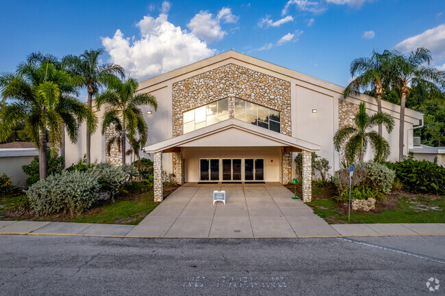 The Sunshine Academy at Bradenton focuses on academic excellence.