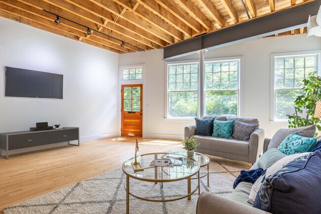 58 Regent St, Cambridge, MA 02140 - photo 4