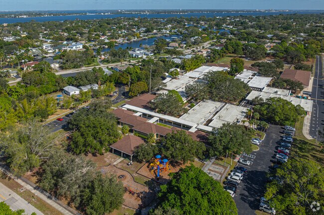 Palma Sola Elementary School has 440 students in grades PK, K-5.