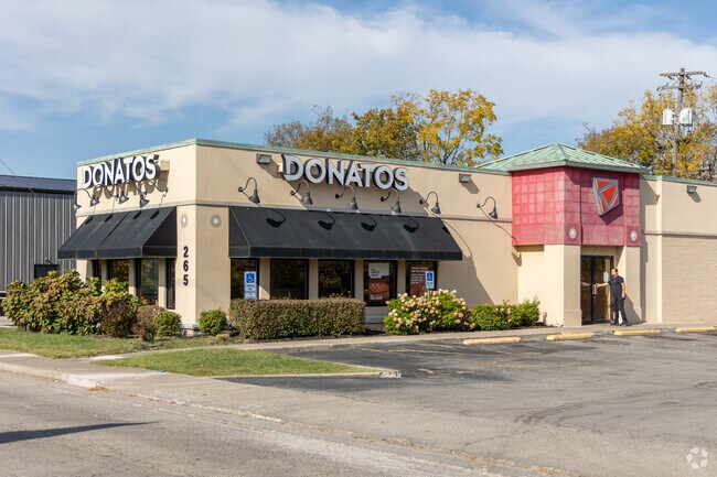 Radcliffe-Elkhorn Park diners can dine-in or carry-out Donatos Pizza.
