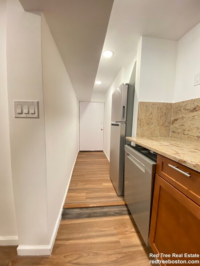 688 Parker St unit 1, Roxbury Crossing, MA 02120 - photo 3