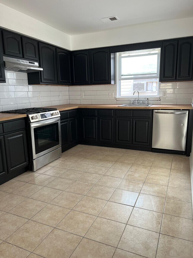 44 Elwood Ave Unit 44 Elwood ave 3 bedroom, Newark, NJ 07104