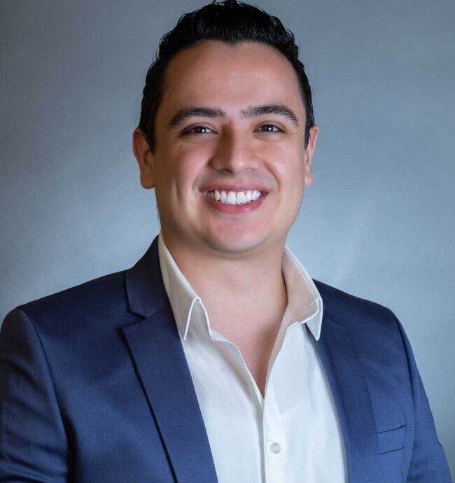 Agent Photo
