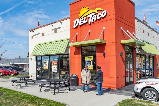 Del Taco restaurant in Shady Lane is a great place for a quick bite that is open 24/7.