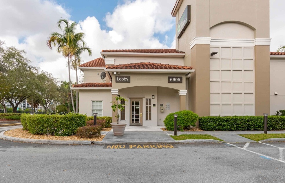 6605 NW 7th St, Miami, FL 33126 - photo 1