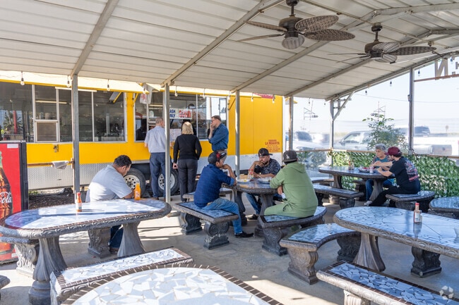 Earlimart residents enjoy the Taqueria La Pasadita food truck and shaded dining area.