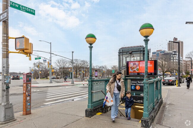 The E and the F trains are at the Kew Gardens' stop by Queens Blvd.