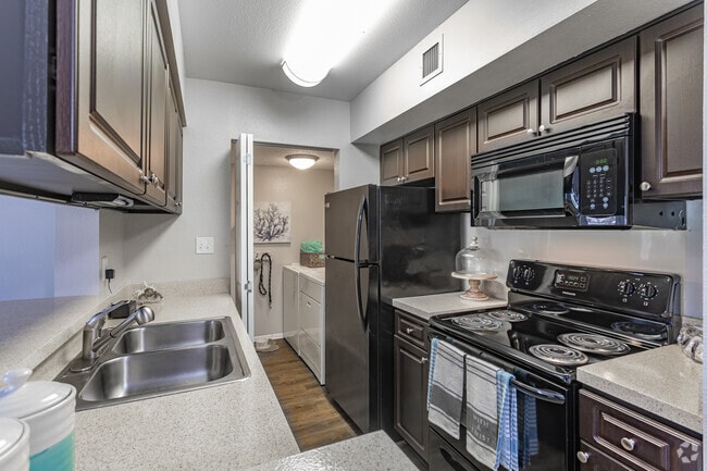 2BD, 2BA - 1000 SF