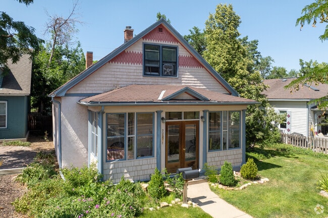 You'll find eclectic bungalows in Goss Grove.