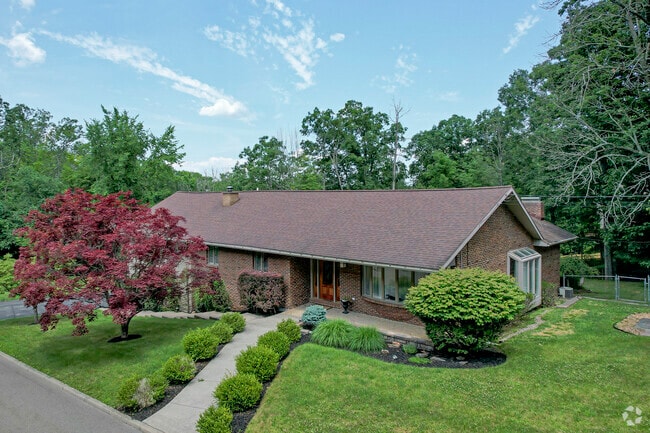 The Southside East community is represented by immaculate homes on well manicured streets.