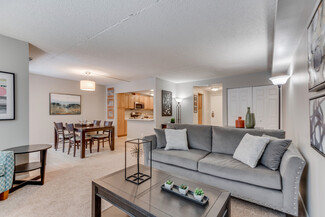 7230 York Ave S, Edina, MN 55435