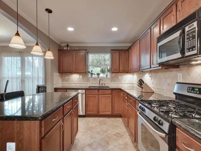 610 W North Loop Blvd, Austin, TX 78751 - photo 4