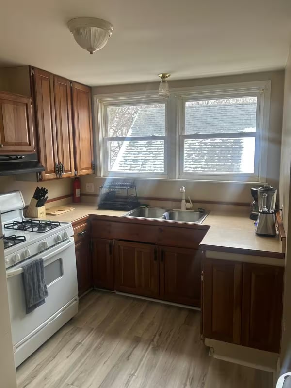 58 Dakota St unit Apartment 2, Pontiac, MI 48341 - photo 7