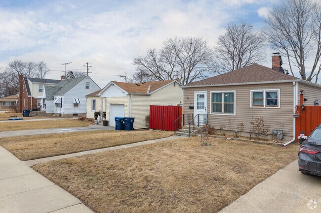 Ranch homes with on smaller plots remain affordable in Waukegan Gardens.