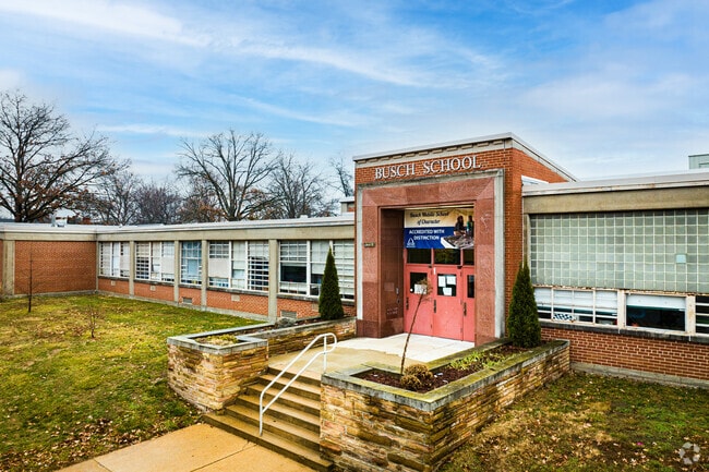 Busch Middle School has 381 students in grades 6-8 with a student-teacher ratio of 17 to 1.