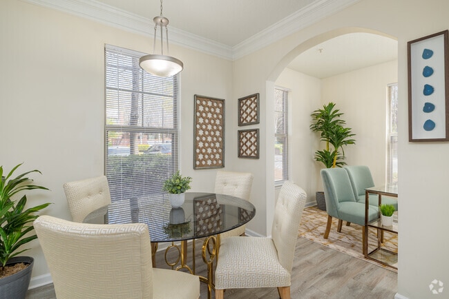 1BR, 1BA - 889SF - Dining Room