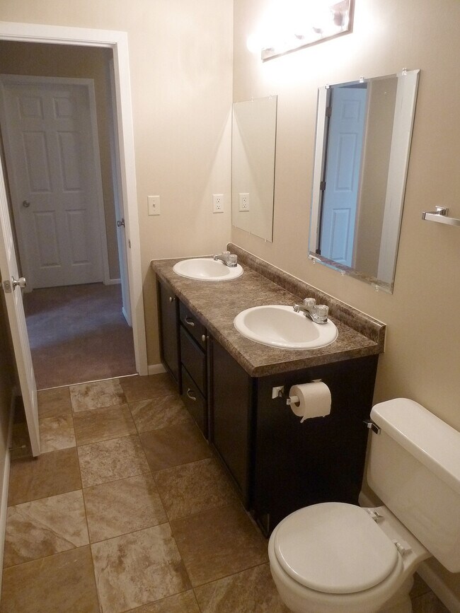 581 Belland Ave Unit 1, Vadnais Heights, MN 55127