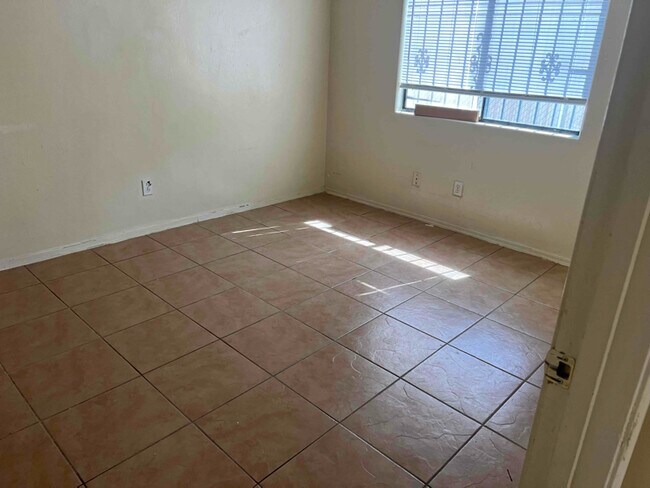 3430 N Fontana Ave unit 1, Tucson, AZ 85705 - photo 4