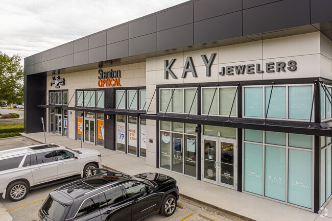 New Metairie North has robust retail outlets throughout the neighborhood.