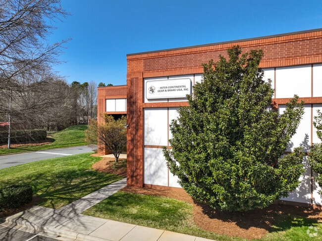 Inter-continental Gear & Brake is one of the many commercial businesses in Henderson Circle.