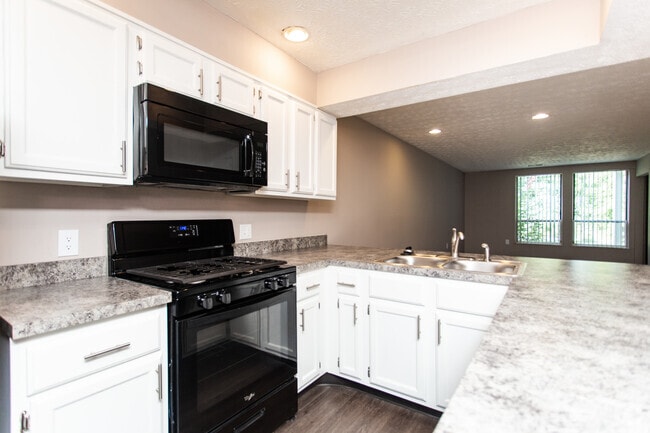 2BR, 1.5BA - 1,052 SF