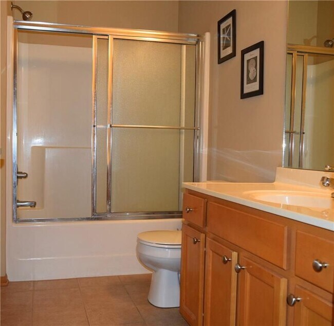 1815 SW White Birch Cir unit 5, Ankeny, IA 50023 - photo 6