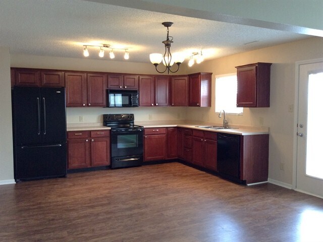 9594 W Stargazer Dr, Pendleton, IN 46064 - photo 2