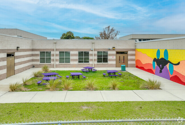 Palmetto Elementary School has a beautiful campus for staff and students to enjoy.