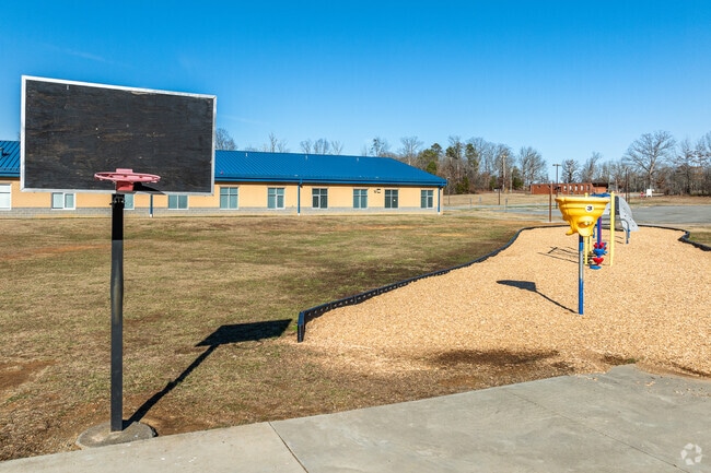 Southmont Elementary School offers a basketball court.
