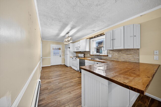 2035 Delaware St, Dunmore, PA 18512 - photo 7