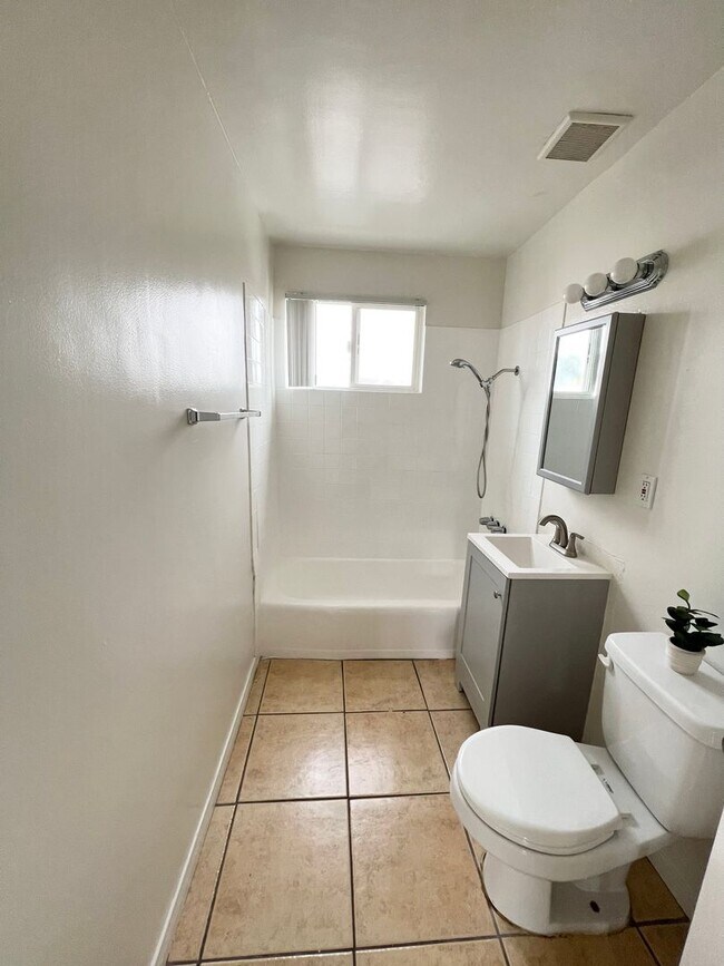 HAWTHORNE WAY, Hawthorne, CA 90250 - photo 7