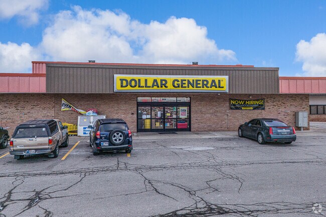 Residents like to shop at Dollar General in Kern Valley.