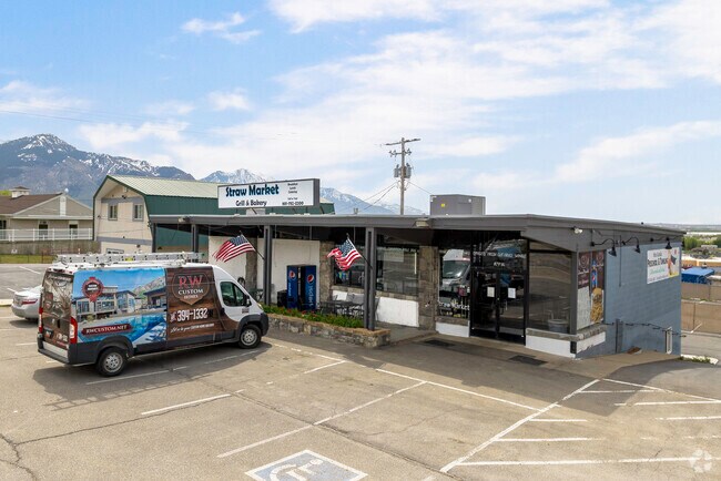 Straw Market is a local restaurant in Pleasant View.
