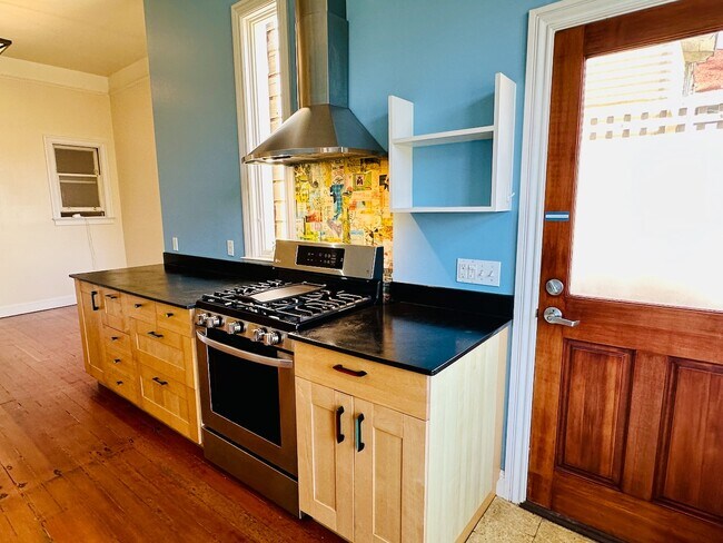 1135 Treat Ave unit upstairs, San Francisco, CA 94110 - photo 5