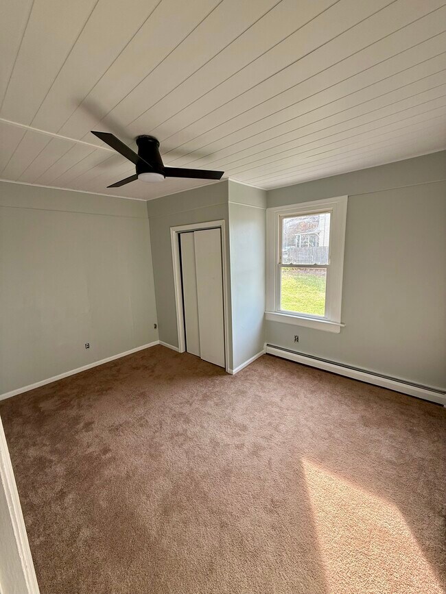 327 1st Ave unit 1st Fl, Phoenixville, PA 19460 - photo 6