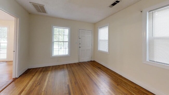 916 Lakeview Dr, Auburn, AL 36830 - photo 3