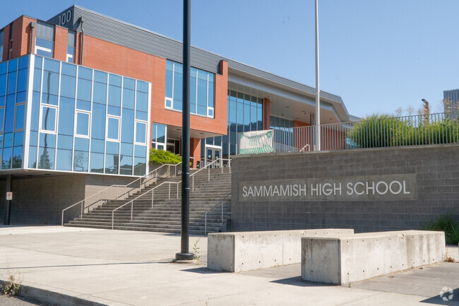 Across Sammamish high schools, older students lean in to help